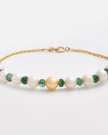 14K Gold Swarnamukta Emerald & Pearl Bracelet with white background